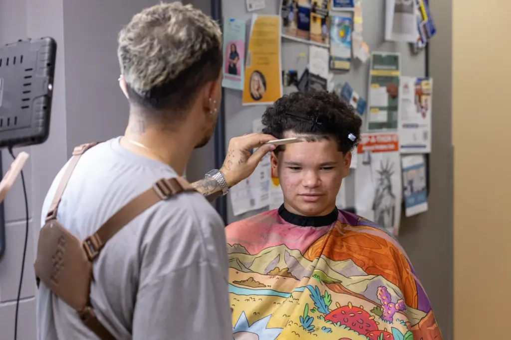 Christopher Negron gets his haircut by Barber Israel âIzzyâ Leon...