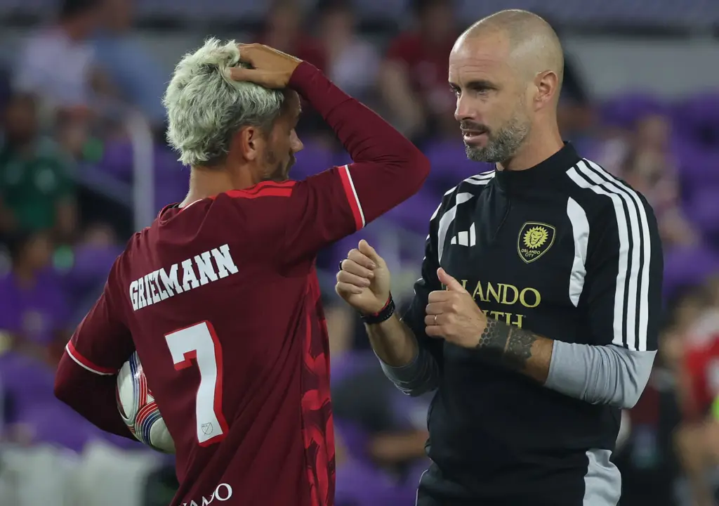 Orlando coach Martin Perelman coaches Antoine Griezmann during the Chicago...