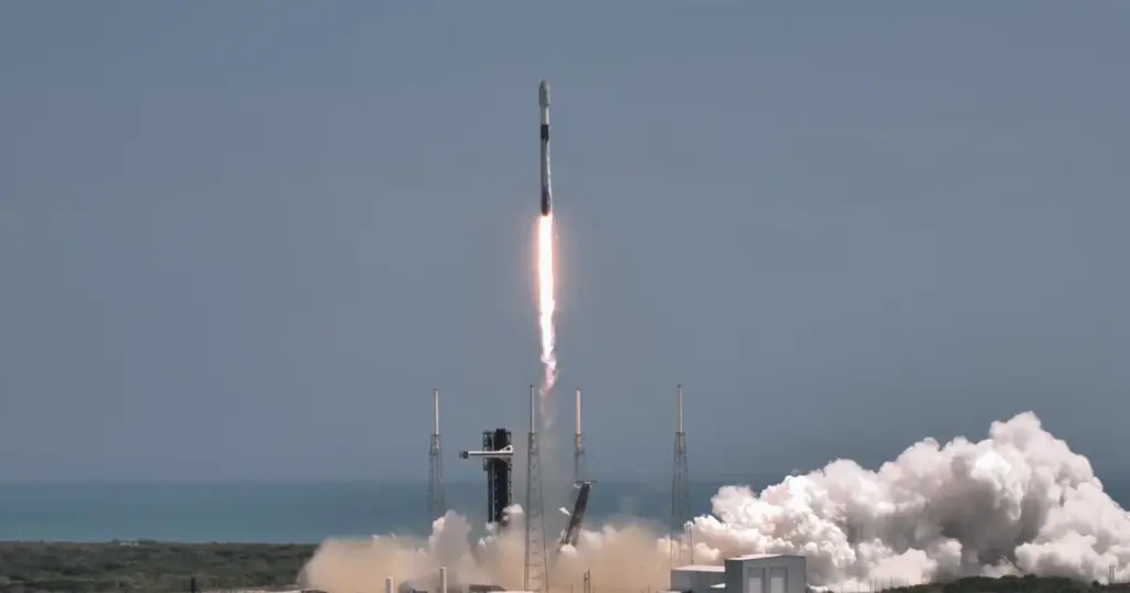 A SpaceX Falcon 9 launches with 29 Starlink satellites from...