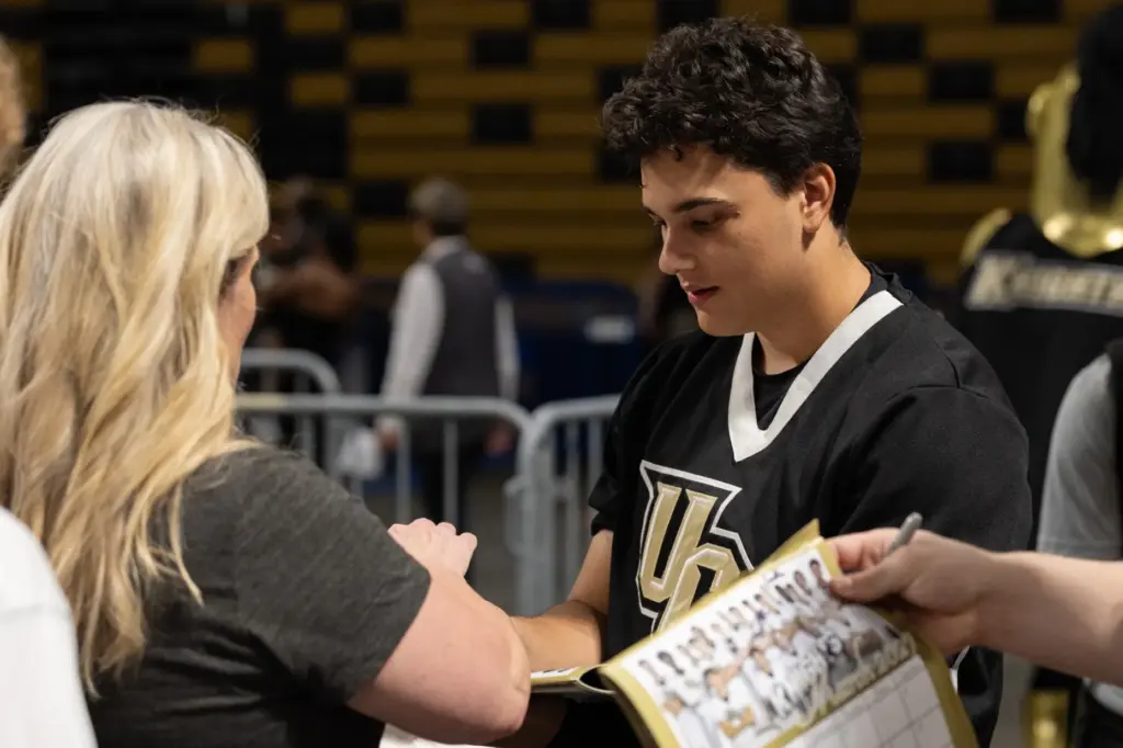 Knightâs Dancer signs an autograph for a fan during UCFâs...