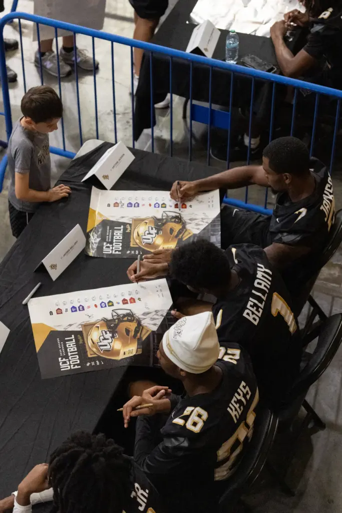 Fans line up to get autographs from the Knightâs football...