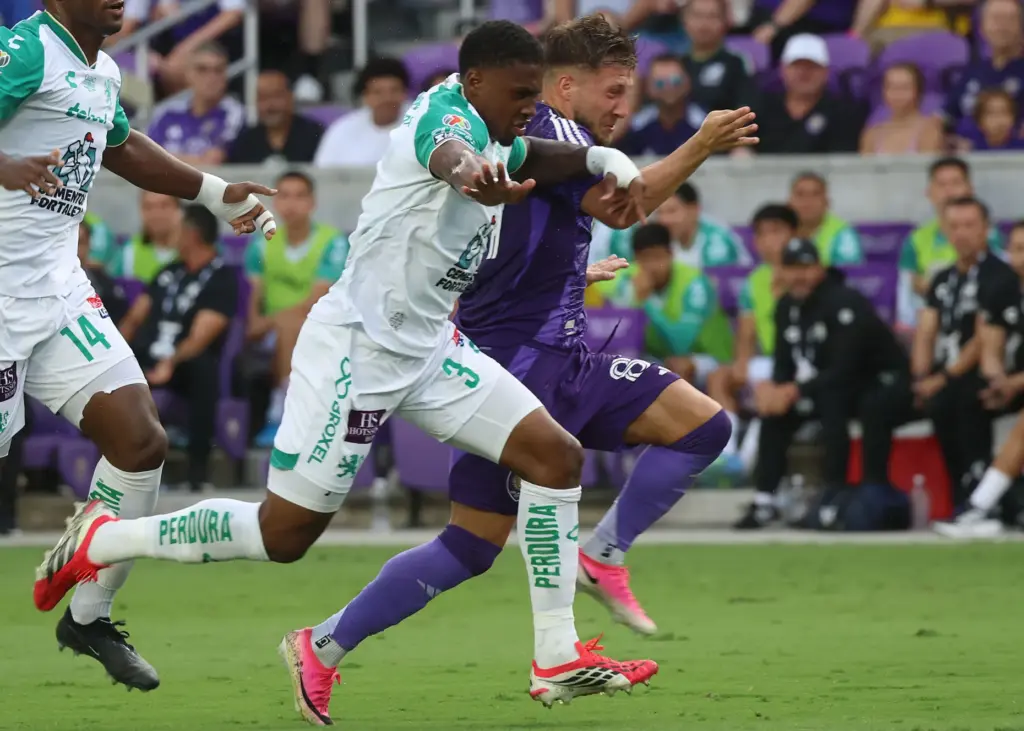 Leon player Bryan Colula Alarcon (3) shoves Orlando player Marco...
