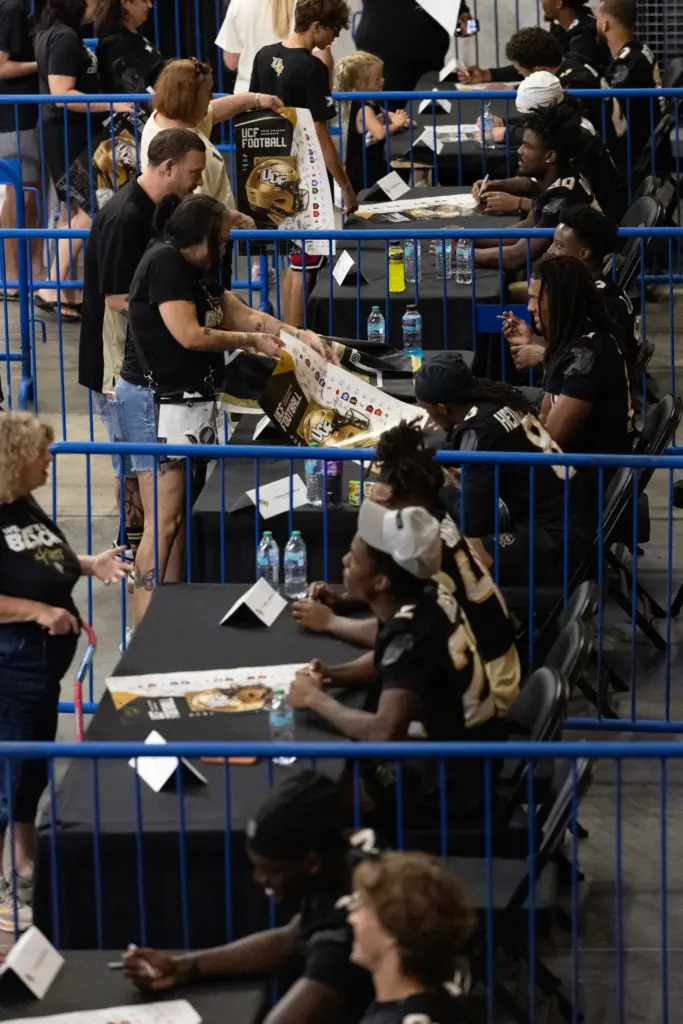 Fans line up to get autographs from the Knightâs football...