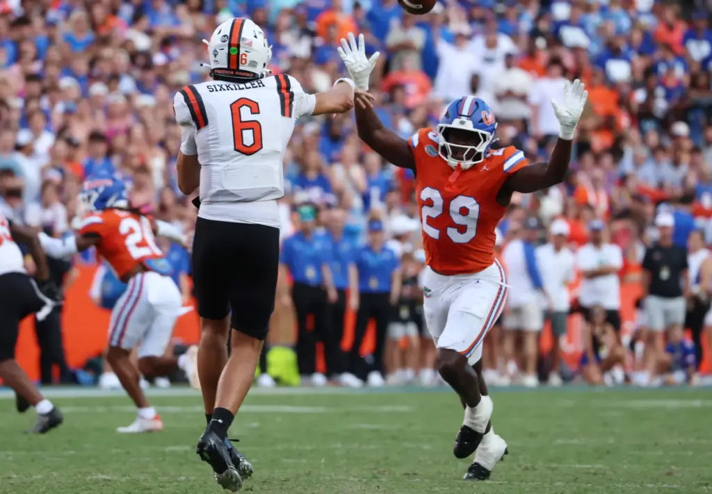 Florida linebacker Jaden Robinson (29) pressures Campbell quarterback Kamden Sixkiller...