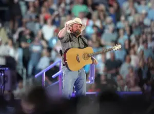 Garth Brooks sells out two Orlando shows, adds third