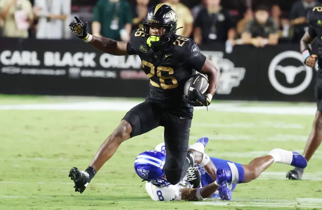 UCF running back Kaj Baker (20) runs during the Georgia...