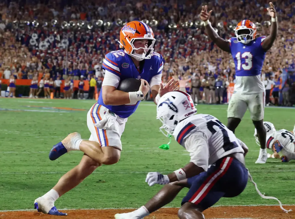 Florida quarterback Aaron Philo (12) runs for a touchdown past...