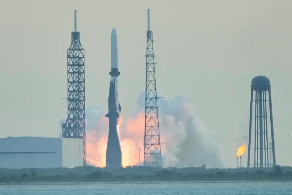 The Blue Origin New Glenn rocket lifts off from LC36...