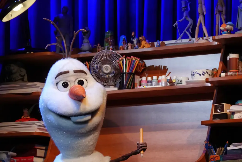 âFrozenâ character Olaf teaches guests the principles of sketching animation...