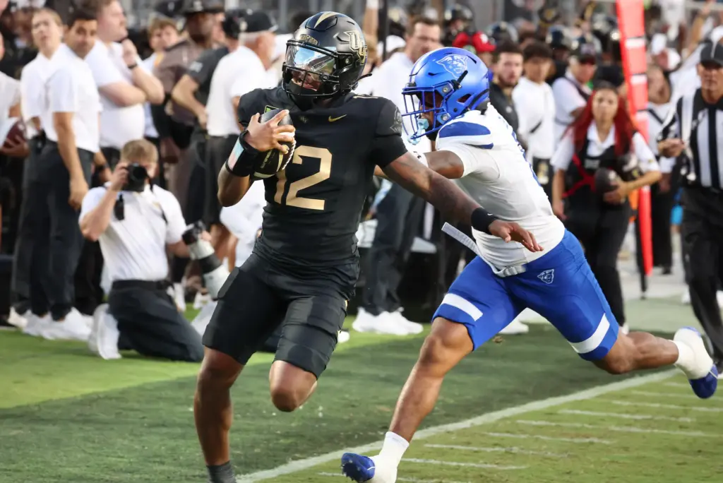 UCF quarterback Keyone Jenkins (12) scrambles during the Georgia State...