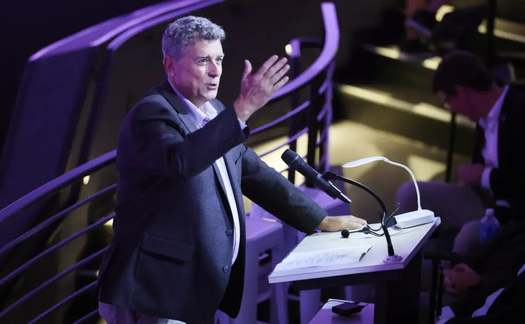 Orlando Sentinel executive editor Roger Simmons speaks during the Orlando...