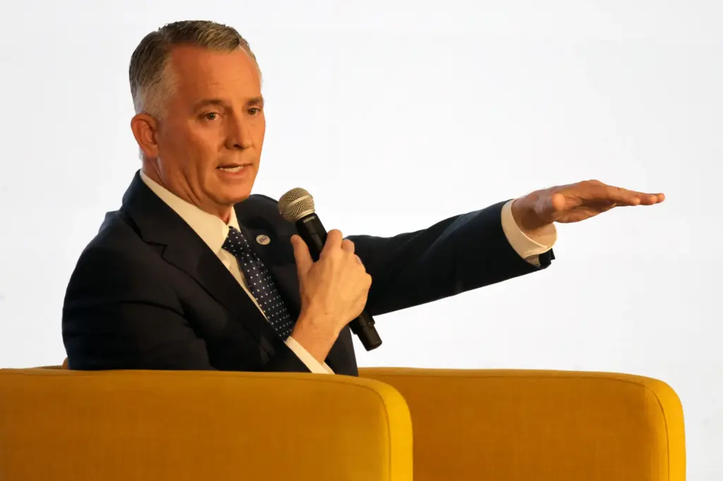 Democratic gubernatorial nominee David Jolly discusses issues with WLRN CEO...