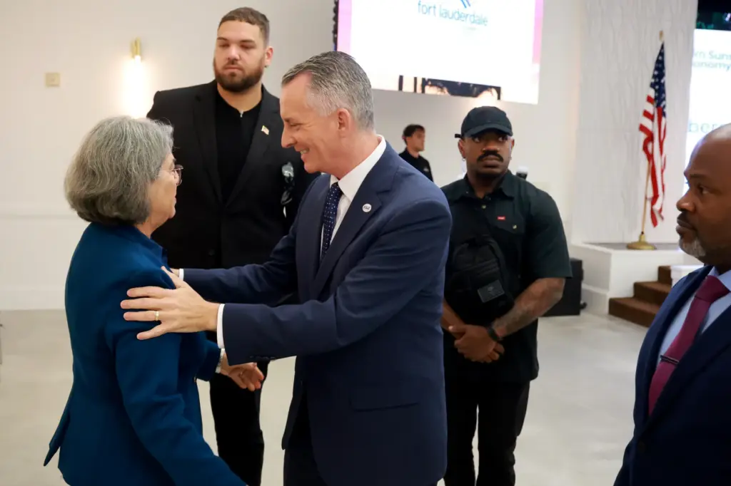 Democratic gubernatorial nominee David Jolly greets Miami-Dade County Mayor Daniella Levine Cava during the Sunshine Economy Summit in Fort Lauderdale on Wednesday, Sept. 23, 2026. (Mike Stocker/South Florida Sun Sentinel)