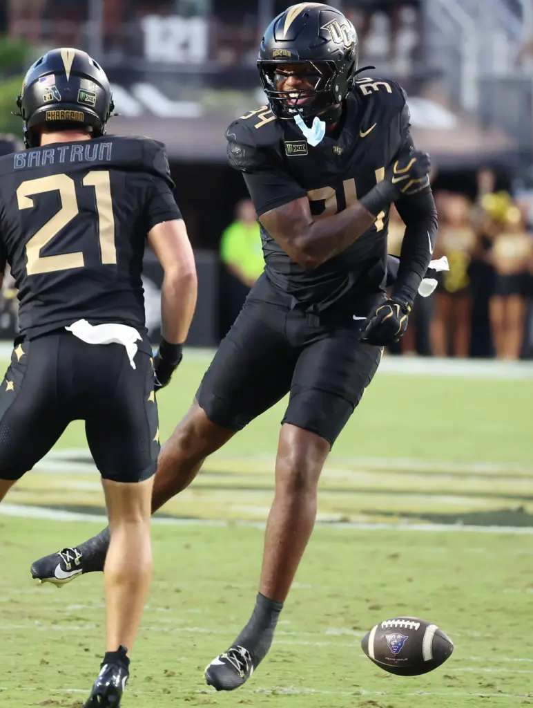 UCF linebacker Jahleel Culbreath (34) celebrates after blocking a kick...