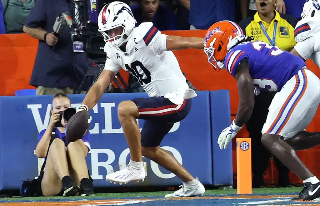 FAU quarterback Caden Veltkamp (10) chases his own fumble in...