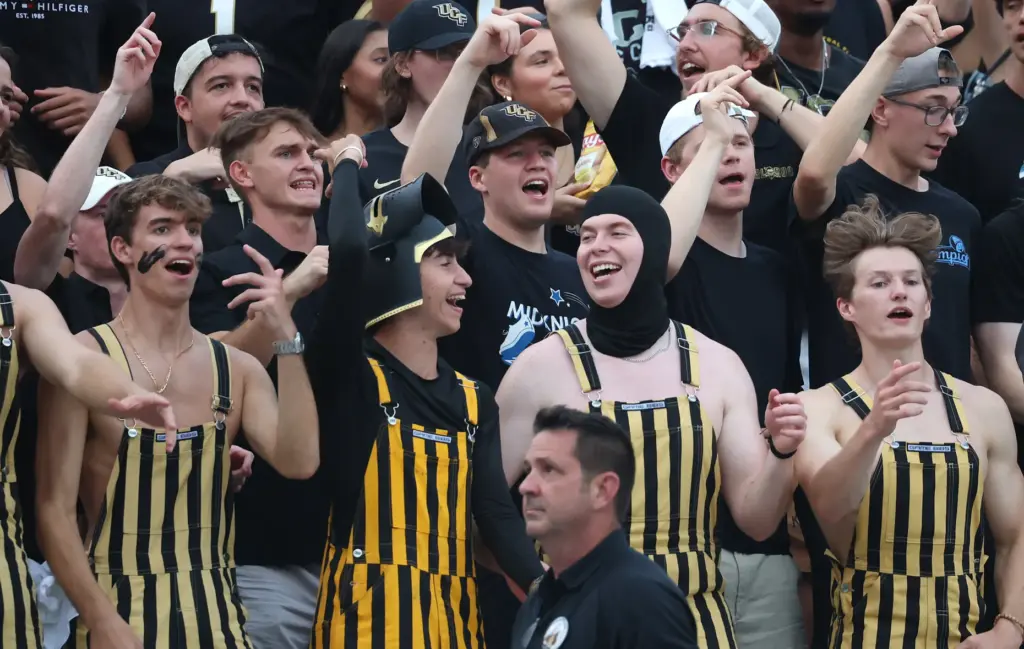 UCF fans cheer during the Bethune-Cookman at University of Central...