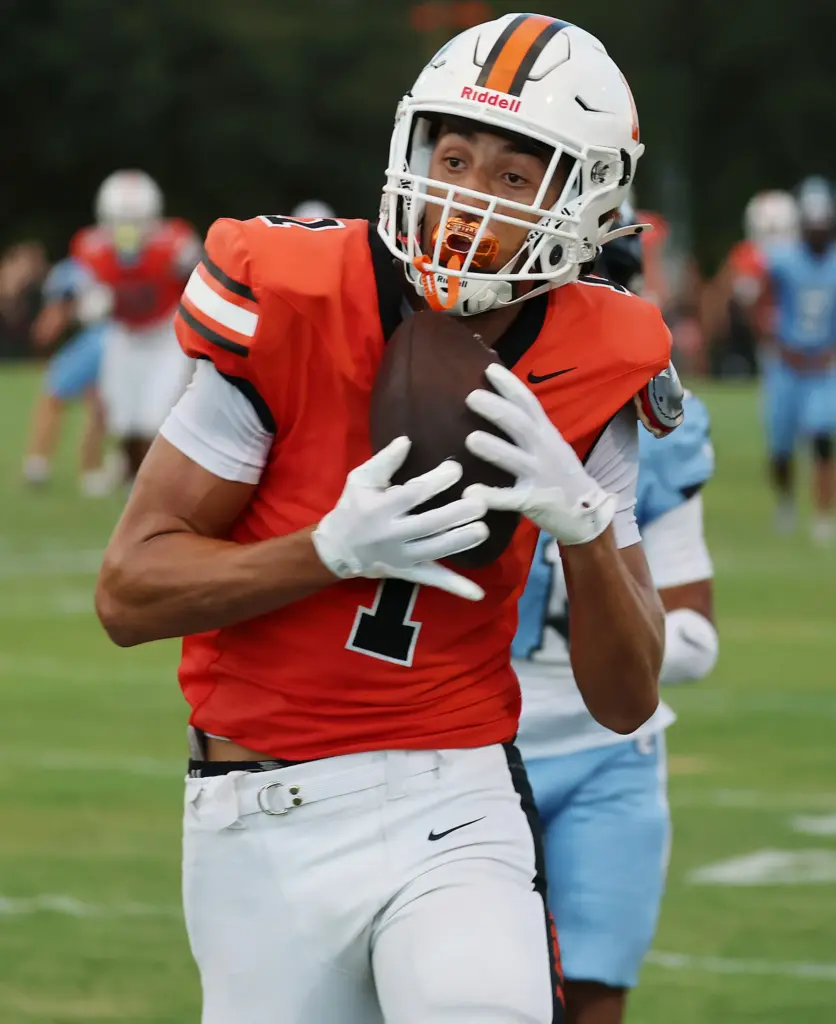 Oviedo receiver Jordan Donahoo (1) pulls in a touchdown catch...
