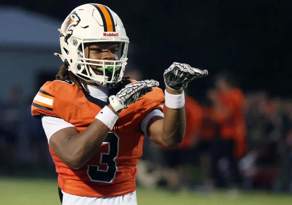 Oviedo safety Carmari Solomon (3) celebrates after a play during...