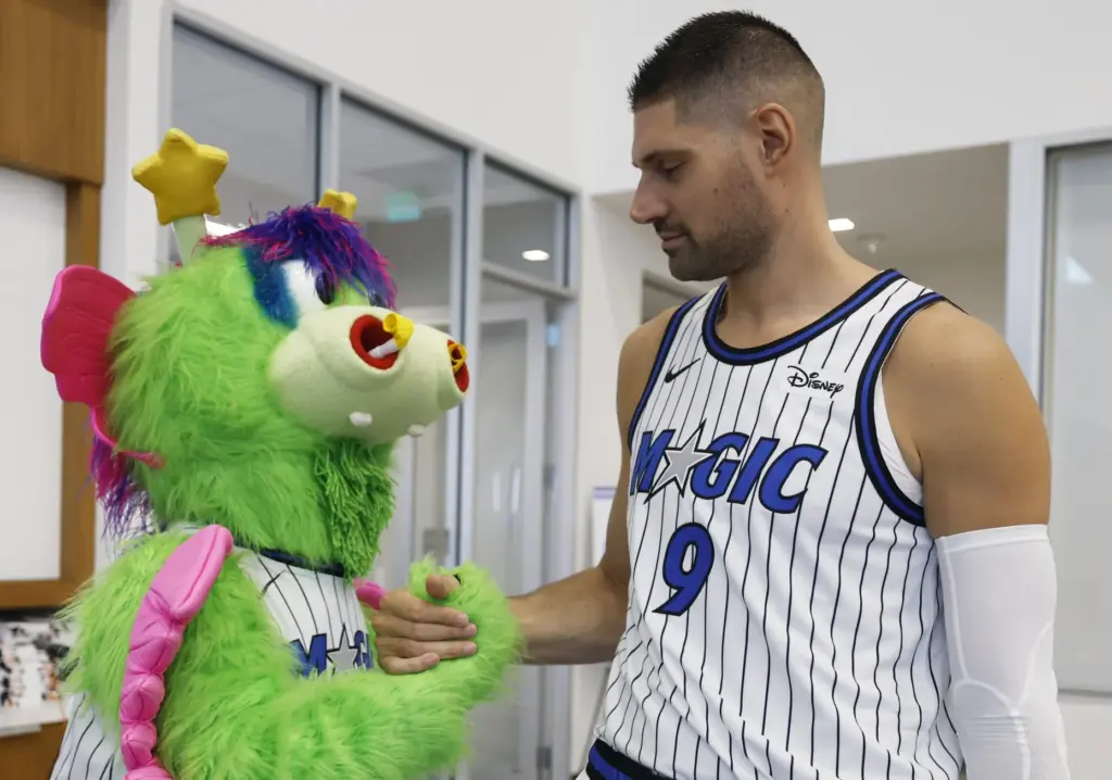 Stuff and Orlando Magic Center Nikola VuÄeviÄ (9) shake hands...