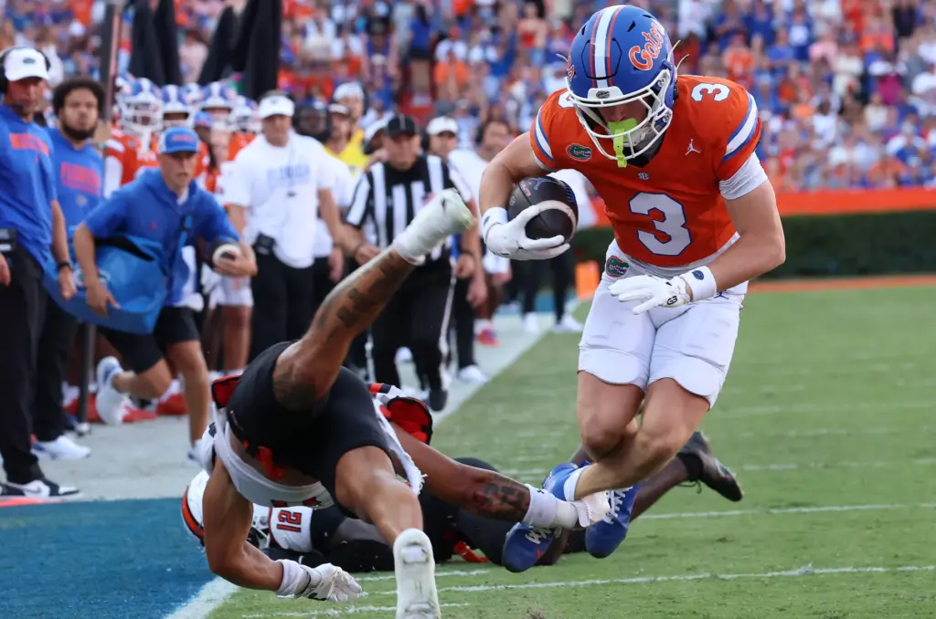 Florida receiver Bailey Stockton (3) runs through defenders during the...