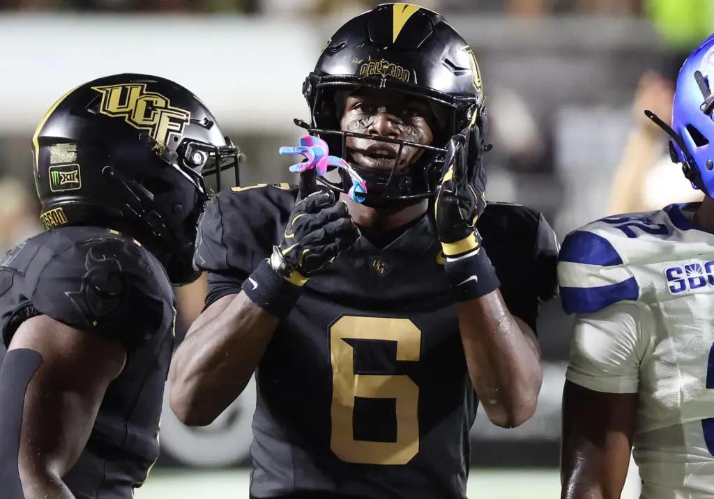 UCF receiver Ric'Darious Farmer (6) celebrates during the Georgia State...