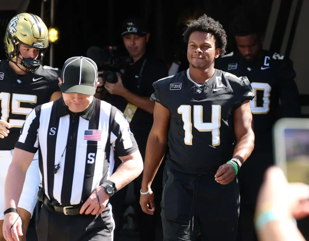 UCF injured quarterback Alonza Barnett III (14) walks out of...