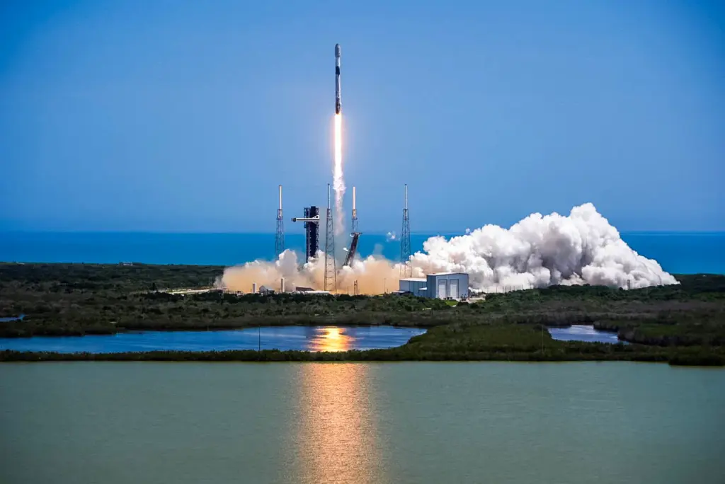 A SpaceX Falcon 9 launches with 29 Starlink satellites from...