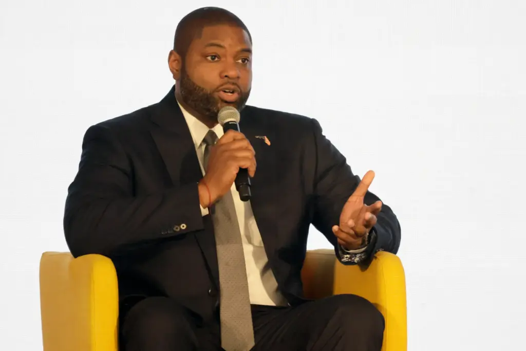 Republican gubernatorial nominee Byron Donalds discusses issues with WLRN CEO...