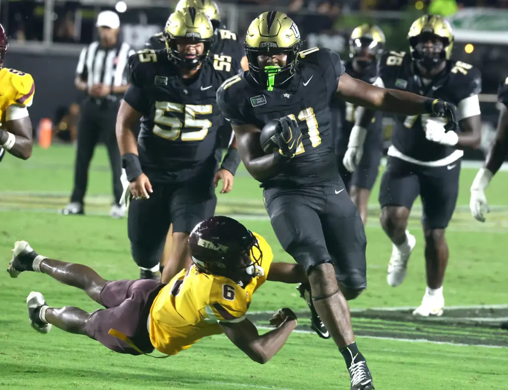 UCF running back Landen Chambers (11) runs for a touchdown...