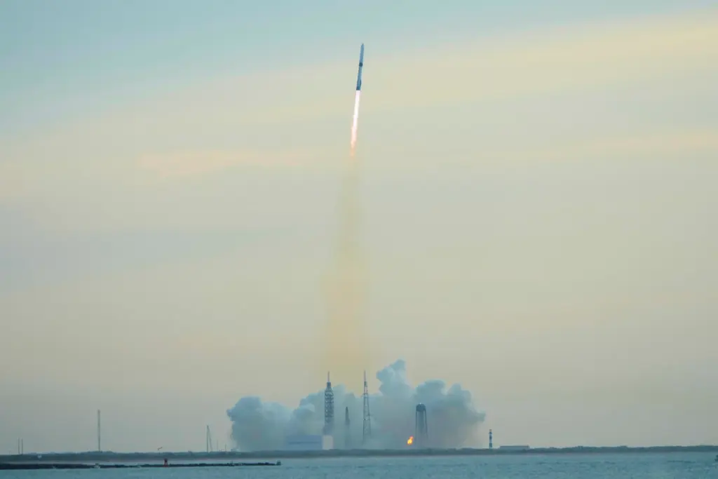 The Blue Origin New Glenn rocket lifts off from LC36...