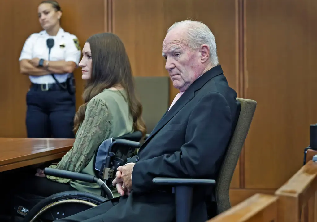 Lindsay Clancy and lawyer Kevin Reddington look at jurors.