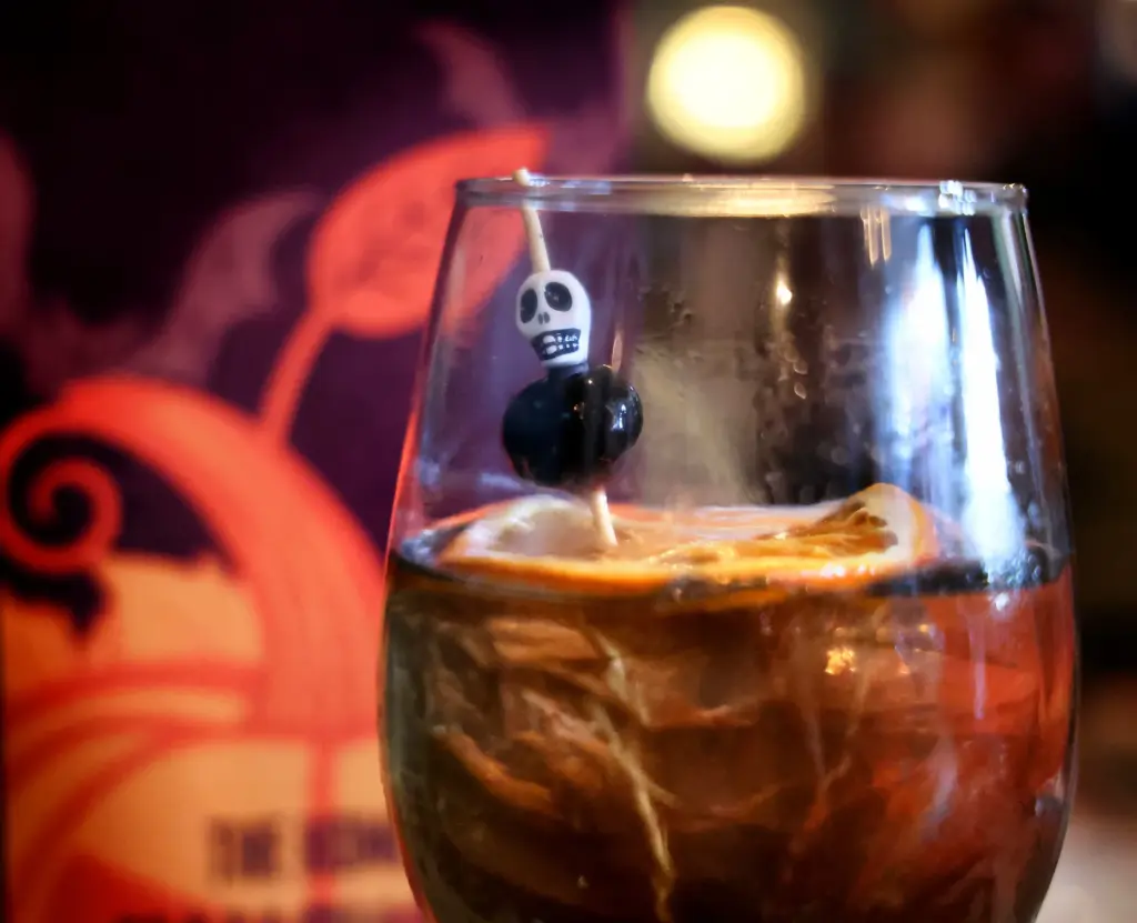 14th HOOLEY AT DISNEY â A spooky garnish in a...