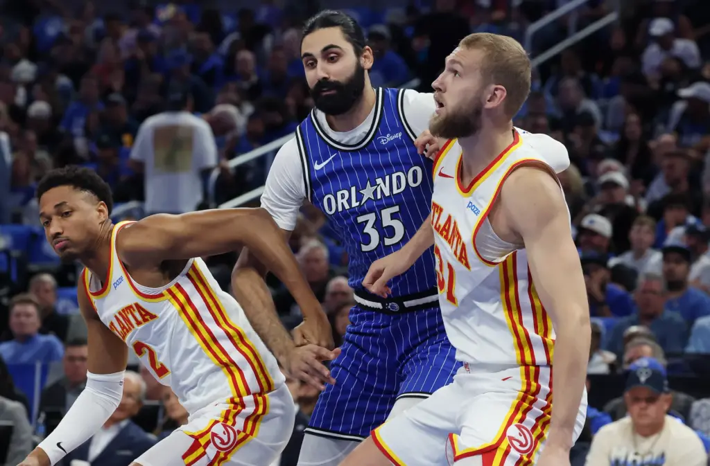 Atlanta guard Aaron Wiggins (2) and Atlanta center Jock Landale...