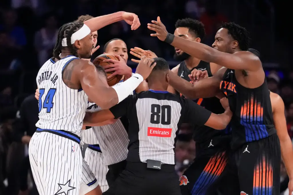 New York Knicks forward Og Anunoby (8), right, argues with...