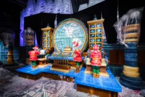 ‘Polar Express’ shines in 1,000 tons of ice for Gaylord Palms’ holiday extravaganza