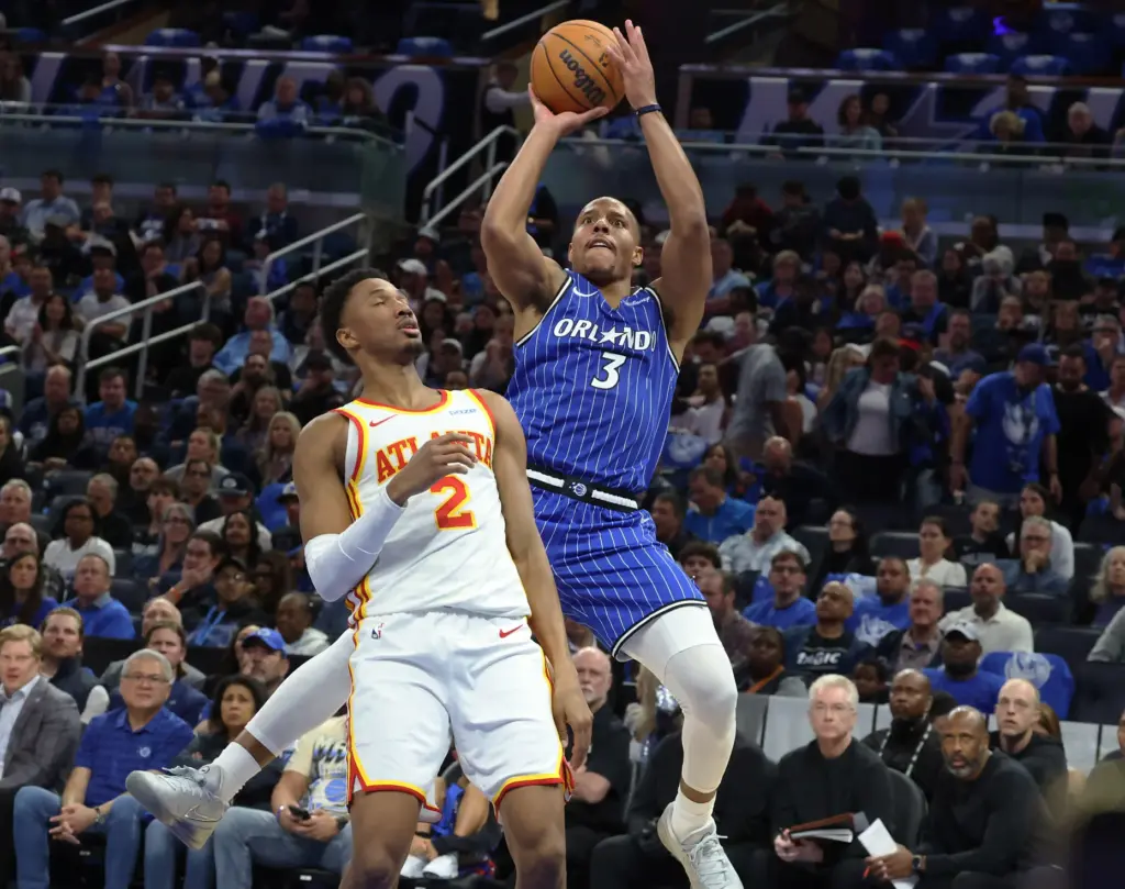 Orlando guard Desmond Bane (3) shoots over Atlanta guard Aaron...