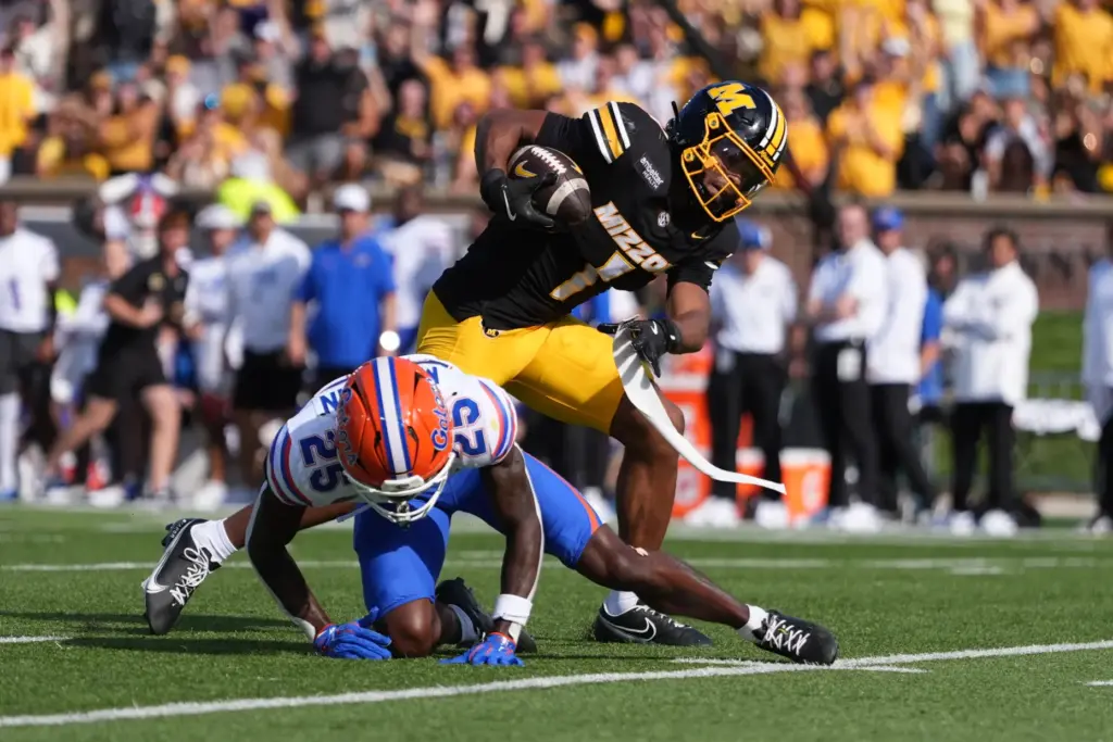 Missouri wide receiver Donovan Olugbode (1) slips past Florida cornerback...