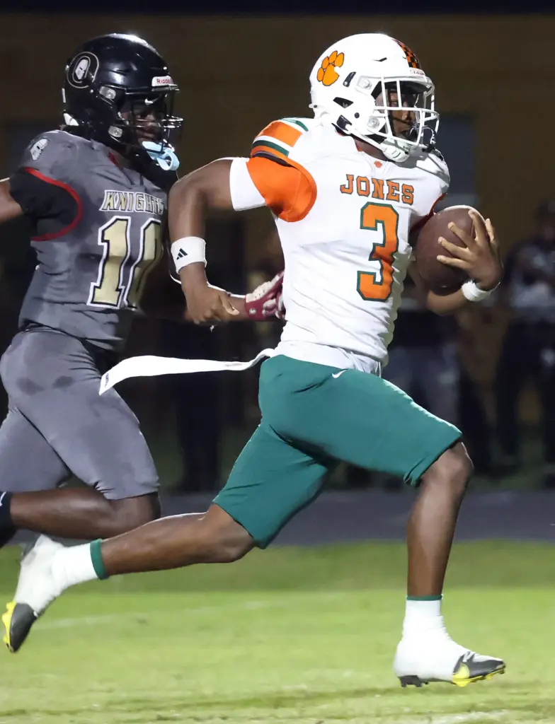 Jones High wide receiver Damir Williams (3) runs for a...
