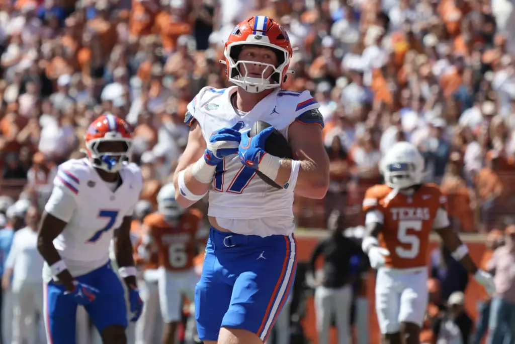 Florida tight end Lacota Dippre (17) catches a pass for...