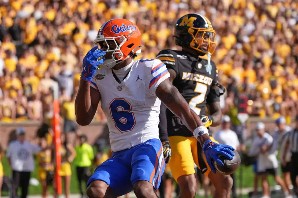 Florida wide receiver Dallas Wilson (6) celebrates after catching a...