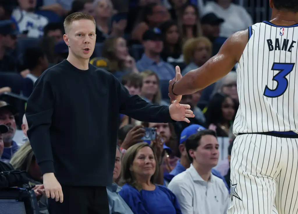 Orlando coach Sean Sweeney coaches guard Desmond Bane (3) during...